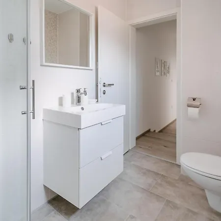 Fresh - Parking Included Apartment